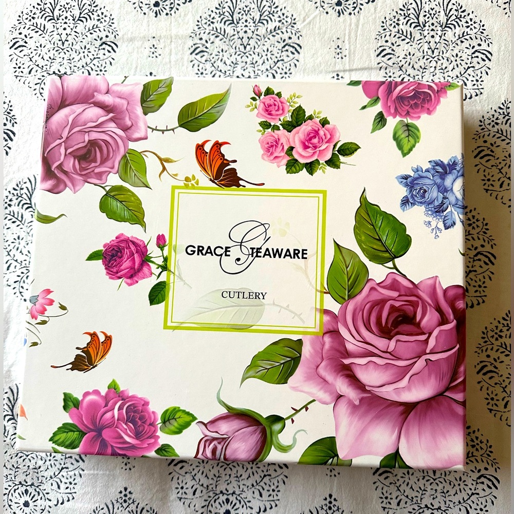 [SOLD] Grace Teaware Floral Cutlery Set